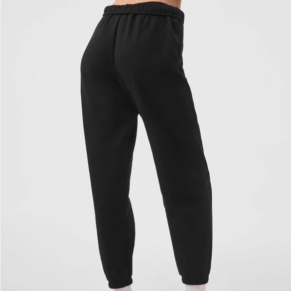 Alo Yoga Accolade Sweatpant - Picture 2 of 3